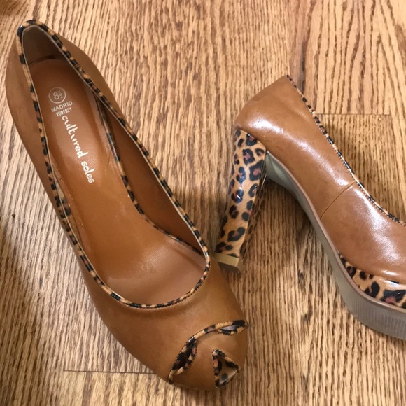 Animal print unique peep-toe 4 inch heels. - Picture 3 of 3